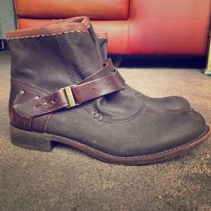 CAT brown ankle boots